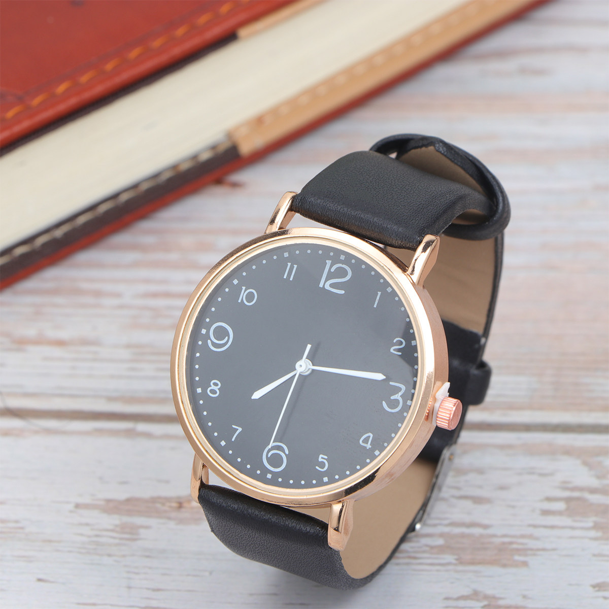 ساعة كوارتز نسائية، تصميم عصري - مراجعة Luxury Watch Gift For Her وسعره